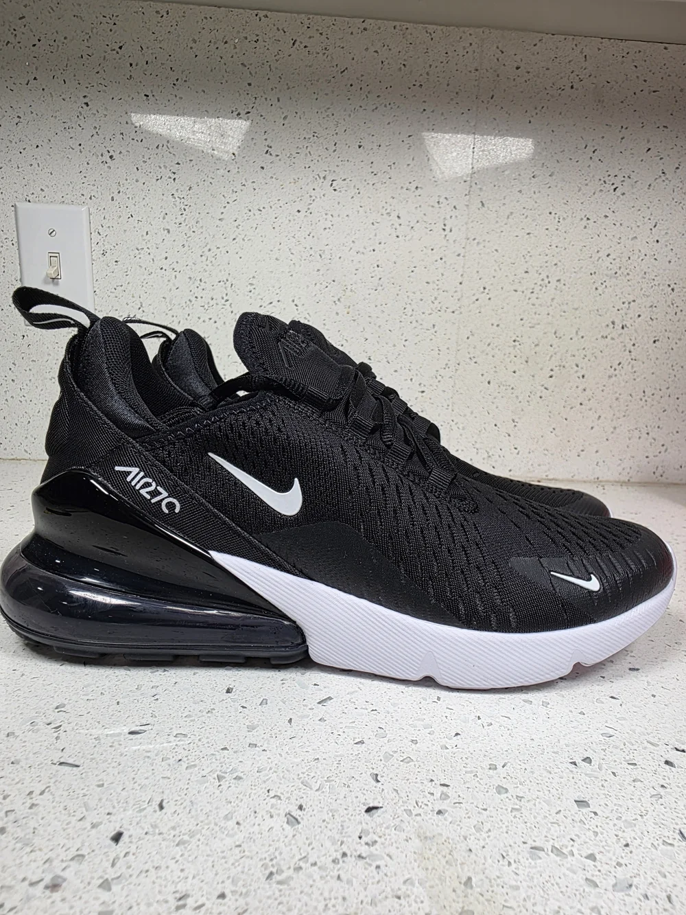 Nike Air Max 270 Black/White Sneakers 7Y/8.5W